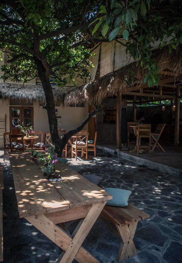 Flowers & Fire Yoga Garden Gili Air Ngoại thất bức ảnh